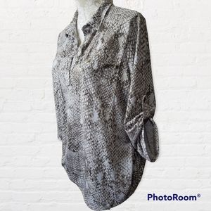 Jones New York Signature Snakeskin pattern blouse size large